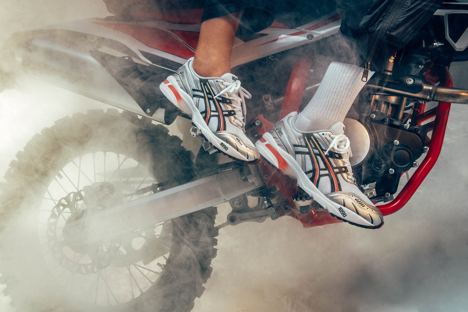 ASICS – 1090